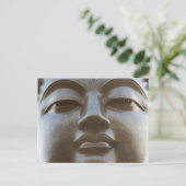 Carte Postale Gros plan de statue de Bouddha (Debout devant)