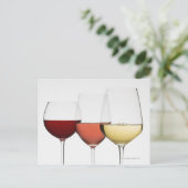 Carte Postale Gros plan de verres de différents vins (Debout devant)