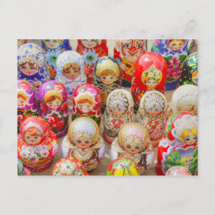 Carte Postale Gros plan des poupées russes traditionnelles imbri