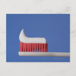 Carte Postale Gros plan du dentifrice sur une brosse à dents