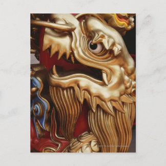 Carte Postale Gros plan du dragon d'or sur le pilier du temple