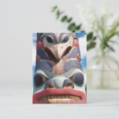 Carte Postale Gros plan du mât totémique à Sitka, Alaska, USA (Debout devant)