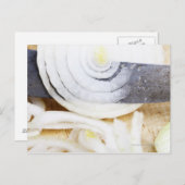 Carte Postale gros plan d'un oignon coupé en tranches (Devant / Derrière)