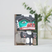 Carte Postale Gros plan d'un totem (Debout devant)