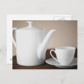 Carte Postale Gros plan d'une tasse et d'une soucoupe avec bouil (Devant / Derrière)