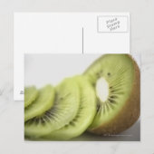 Carte Postale Gros plan sur des tranches de kiwi (Devant / Derrière)