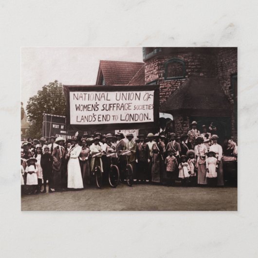 Carte Postale Groupe Suffrage féminin avec bannière (Devant)