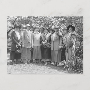 Carte Postale Groupe vintage de femmes Jardin des années 1920