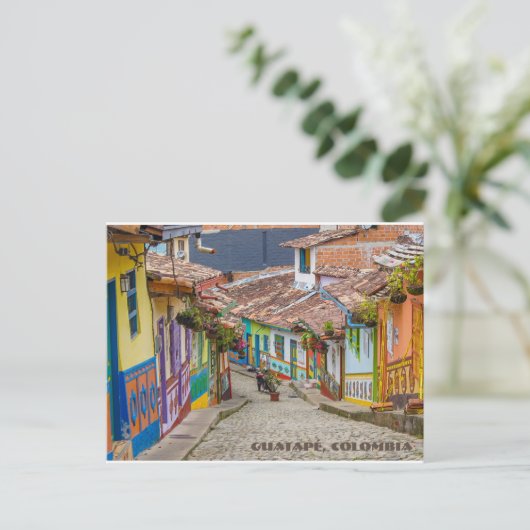 Carte Postale Guatapé, Colombie, rue colorée (Debout devant)