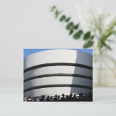 Carte Postale Guggenheim à New York (Debout devant)