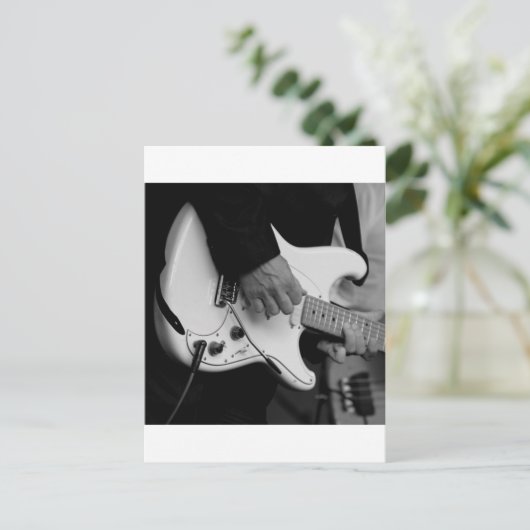 Carte Postale Guitare (Debout devant)