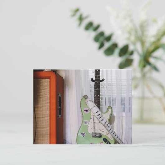 Carte Postale Guitare Acoustique Exceptionnelle (Debout devant)