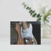 Carte Postale Guitare merveilleuse (Debout devant)