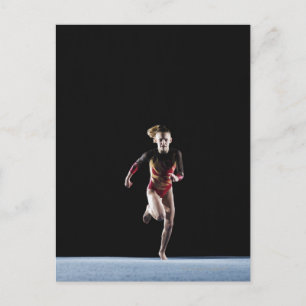 Carte Postale Gymnaste (12-13) sur tapis