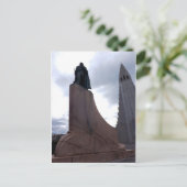 Carte Postale Hallgrímskirkja et statue de Leifur Eiríksson (Debout devant)