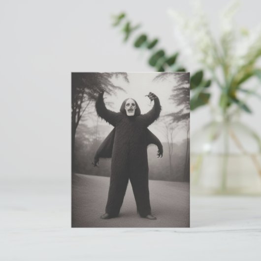 Carte postale Halloween de monstre bizarre étrange (Debout devant)