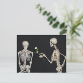 Carte Postale Halloween Skeleton Romance (Debout devant)
