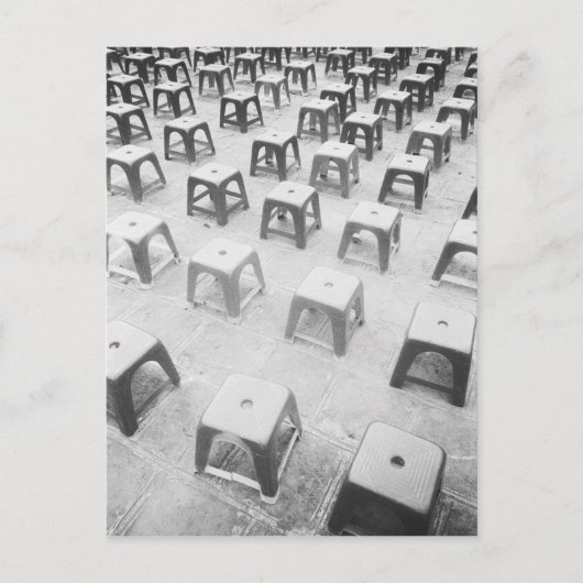 Carte Postale Hanoi Vietnam, Tabourets en plastique au Temple de (Devant)