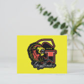 Carte Postale HARRY POTTER™ | Badge Athlétique de GRYFFONDOR™ (Debout devant)