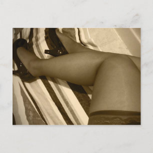 Carte Postale Hauteur de la cuisse en nylon dans des pompes bril