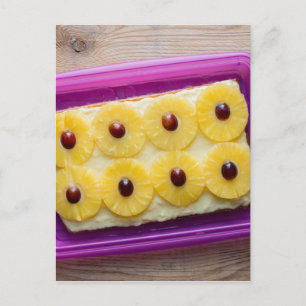Carte Postale Hawaii slices with pineapple on rustic wood