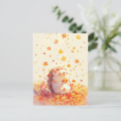 Carte Postale Hedgehog Holding Yellow Autumn Maple Leaf (Debout devant)
