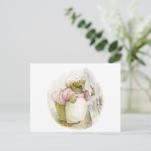 Carte Postale Hérisson avec Fer Mme Tiggy-Winkle (Debout devant)