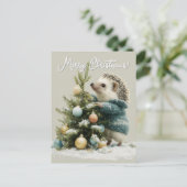Carte Postale Hérisson dans un pull décorant un sapin de Noël (Debout devant)