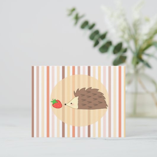 Carte Postale Hérisson et fraise (Debout devant)