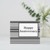 Carte Postale heureux anniversaire : gris rayé (Debout devant)