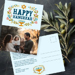 Carte Postale HEUREUX HANOUKKA Floral Wreath Menorah Photo perso<br><div class="desc">Texte dessiné à la main et flûtes par moi pour vous. Cliquez sur "personnaliser" pour éditer et ajouter votre propre photo à l'avant et au texte et retourner l'adresse à l'arrière de la carte postale ou changer les couleurs arrière - plans. Tout est personnalisable. Pour plus de designs et de...</div>