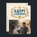 Carte Postale HEUREUX HANOUKKA Floral Wreath Menorah Photo perso<br><div class="desc">Texte dessiné à la main et flûtes par moi pour vous. Cliquez sur "personnaliser" pour éditer et ajouter votre propre photo à l'avant et au texte et retourner l'adresse à l'arrière de la carte postale ou changer les couleurs arrière - plans. Tout est personnalisable. Pour plus de designs et de...</div>
