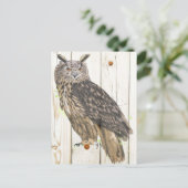 Carte Postale Hibou majestueux sur des planches de bois délavé (Debout devant)