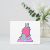 Carte Postale Hippopotame au yoga fitness (Debout devant)