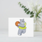 Carte Postale Hippopotame en tant que joueur de basket-ball avec (Debout devant)