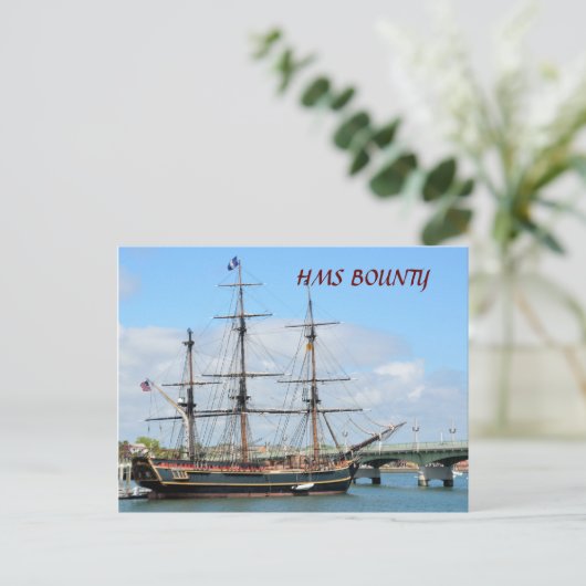 CARTE POSTALE HMS BOUNTY (Debout devant)