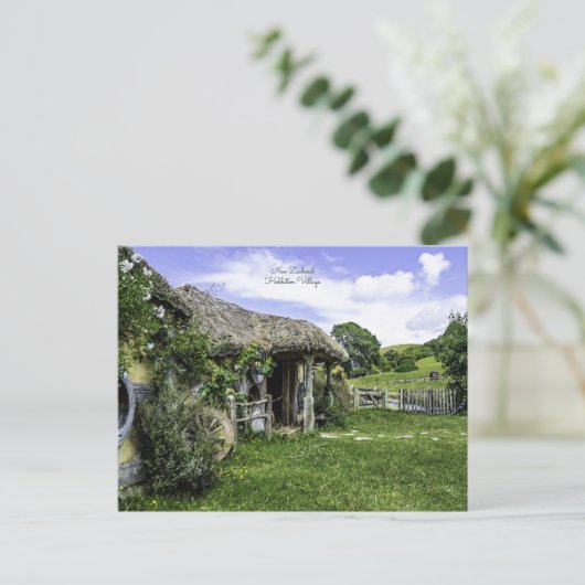 Carte Postale Hobbiton Village, Nouvelle-Zélande, (Debout devant)