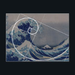 Carte Postale Hokusai rencontre Fibonacci, Golden Ratio<br><div class="desc">"La Grande Vague" de Hokusai, l'exemple parfait de la spirale Fibonacci, le ratio d'or étant un "code Fibonacci" pour l'art, la science et les mathématiques. Artistes et scientifiques fascinants depuis des siècles.</div>