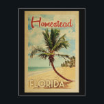 Carte Postale Homestead Palm Tree Vintage voyage<br><div class="desc">Un imprimé d'art moderne Homestead Florida d'époque rétro dans un style d'affiche de voyage vintage. Il dispose d'un palmier incurvé sur une plage de sable avec l'océan sous un ciel bleu nuageux.</div>