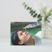 Carte Postale Homme et serpent (Debout devant)