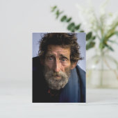 Carte Postale Homme sans abri et sans défense (Debout devant)
