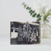 Carte Postale Hommes devant Hutchings-Davis Drug Store (Debout devant)