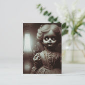 Carte Postale Horreur de poupée déplaisante (Debout devant)