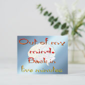 Carte Postale Hors de mon esprit, retour dans cinq minutes (Debout devant)