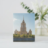 Carte Postale Hôtel Ukraine, Moscou (Debout devant)