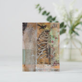 Carte Postale Hummingbird and ribcage mixed media collage (Debout devant)