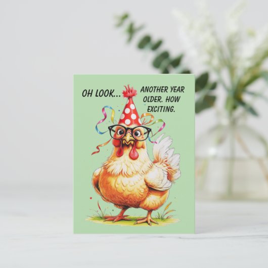 Carte Postale Humour d'anniversaire sarcastique avec poule de ju (Debout devant)