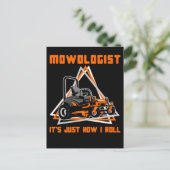 Carte Postale Humour de gardien de pelouse tondeuse (Debout devant)