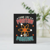 Carte Postale Humour scientifique sur les protons Physicien Nerd (Debout devant)