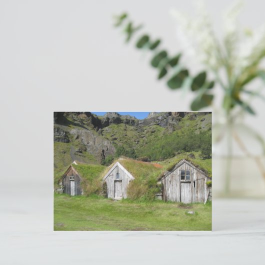 Carte Postale Île Häuser mit Grasdach (Debout devant)